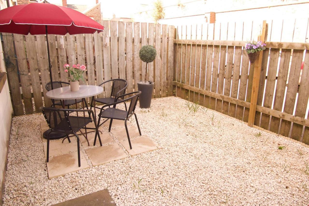 York City Centre, Recently Renovated 2 Bedroom Flat Exterior photo