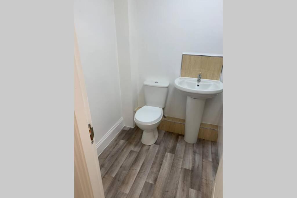 York City Centre, Recently Renovated 2 Bedroom Flat Exterior photo