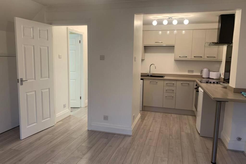 York City Centre, Recently Renovated 2 Bedroom Flat Exterior photo